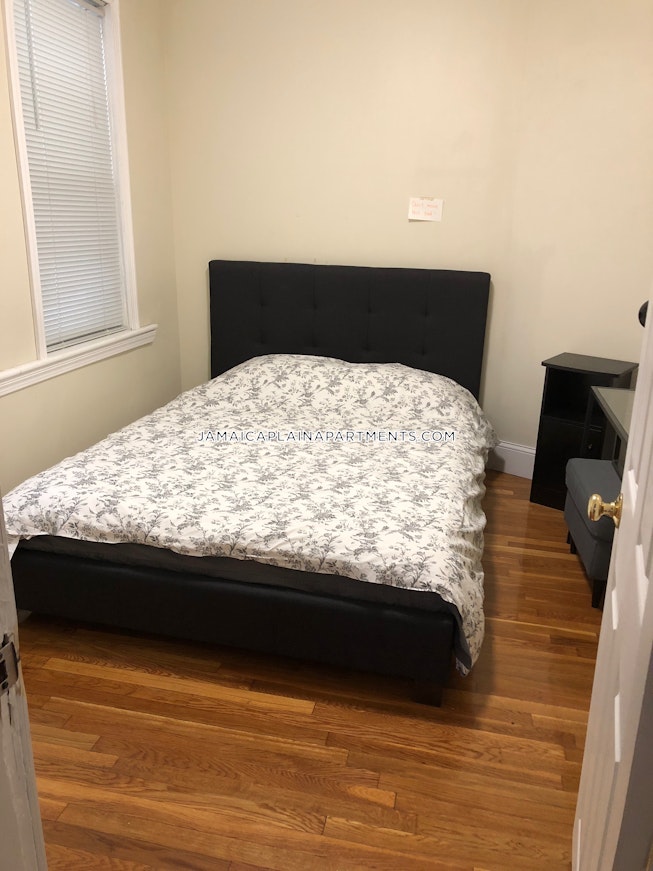 Boston - $3,000 /mo