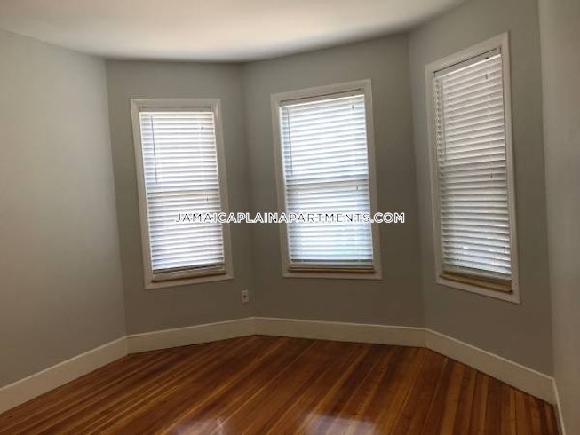 Boston - $3,000 /mo