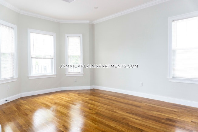 Boston - $2,900 /mo