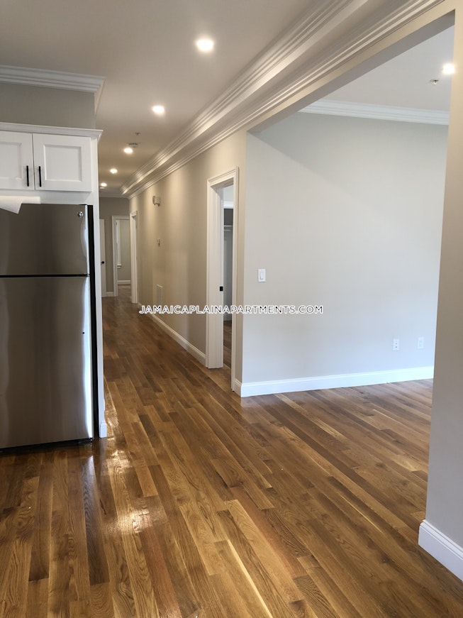 Boston - $2,900 /mo