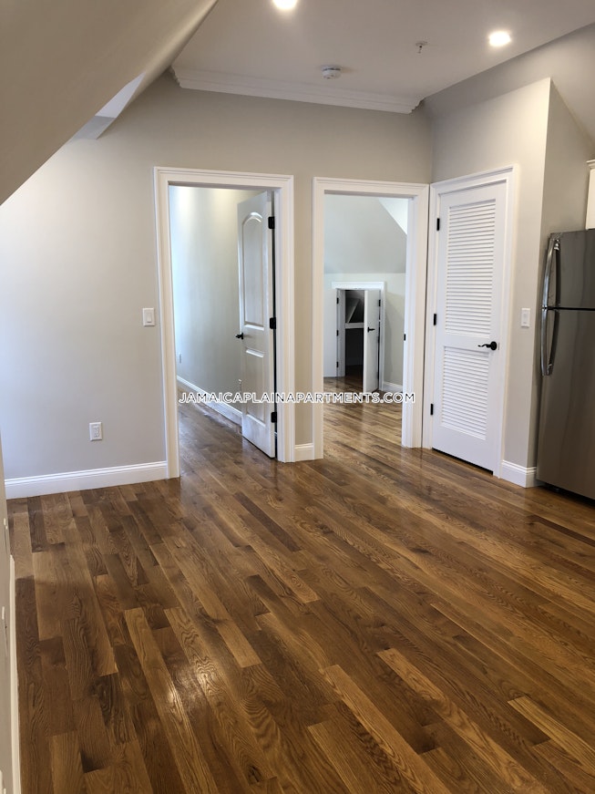 Boston - $2,900 /mo