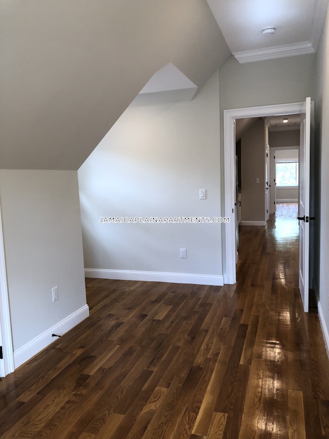 Boston - $2,900 /mo