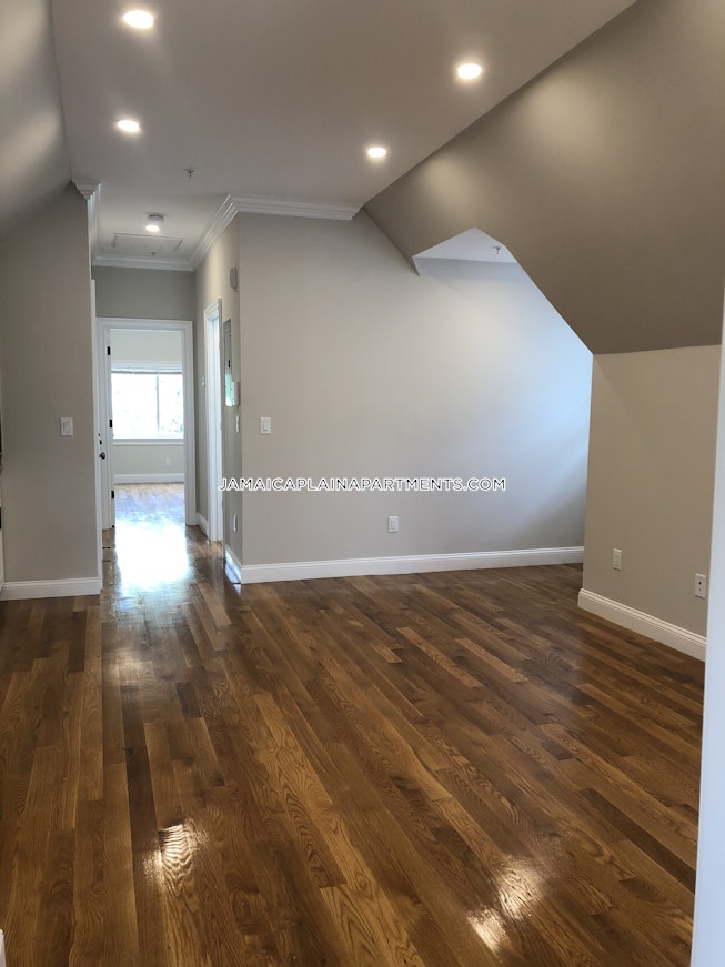 Boston - $2,900 /mo