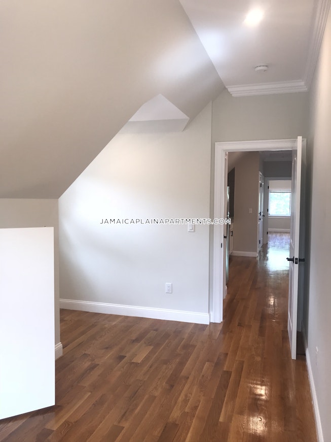 Boston - $2,900 /mo