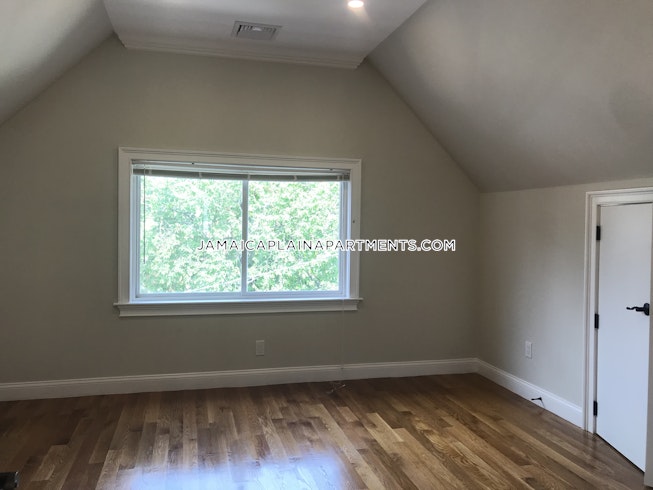 Boston - $2,900 /mo