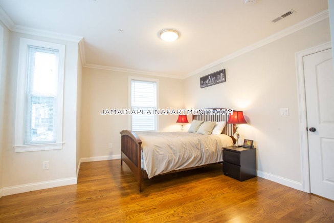 Boston - $2,800 /mo