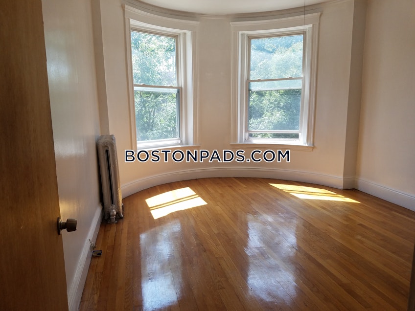 Boston - $2,700 /month