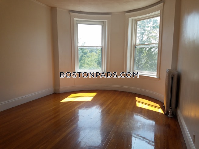 Boston - $3,200 /mo