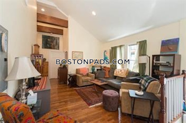 Boston - $4,600 /mo