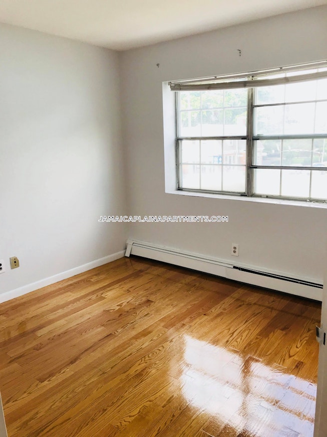 Boston - $2,500 /mo