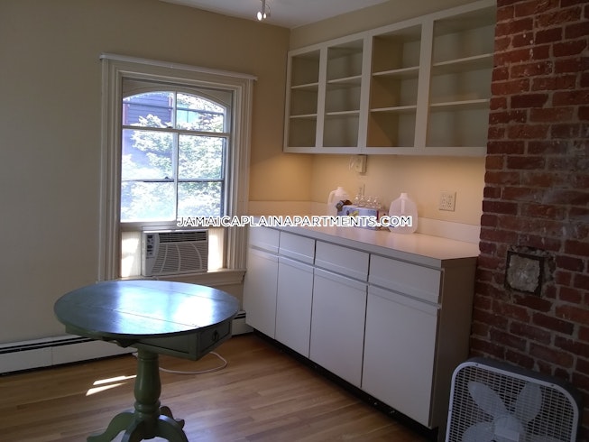 Boston - $2,490 /mo