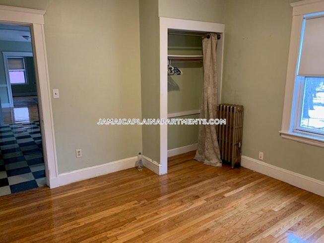 Boston - $2,200 /mo