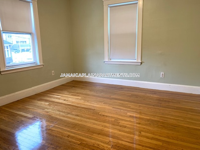 Boston - $2,200 /mo