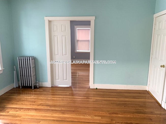 Boston - $2,200 /mo