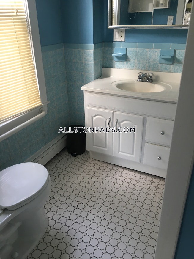 Boston - $4,300 /mo