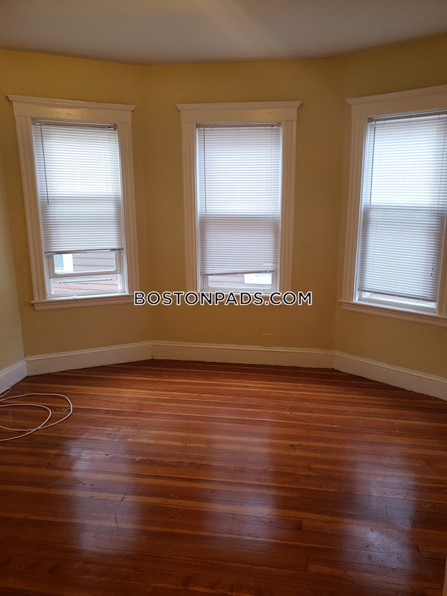 Boston - $2,900 /mo