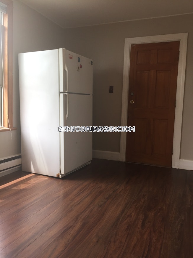 Boston - $5,700 /mo