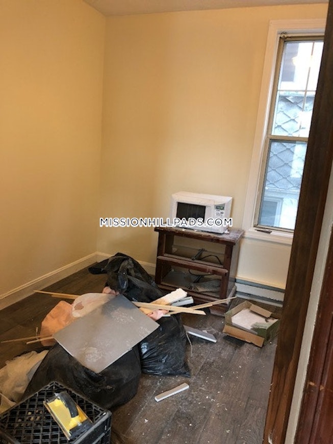 Boston - $6,250 /mo