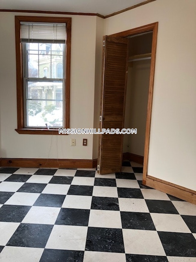 Boston - $6,250 /mo