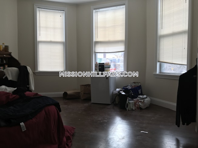 Boston - $5,700 /mo