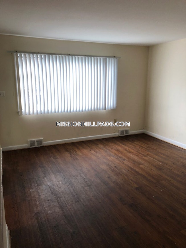 Boston - $2,500 /mo