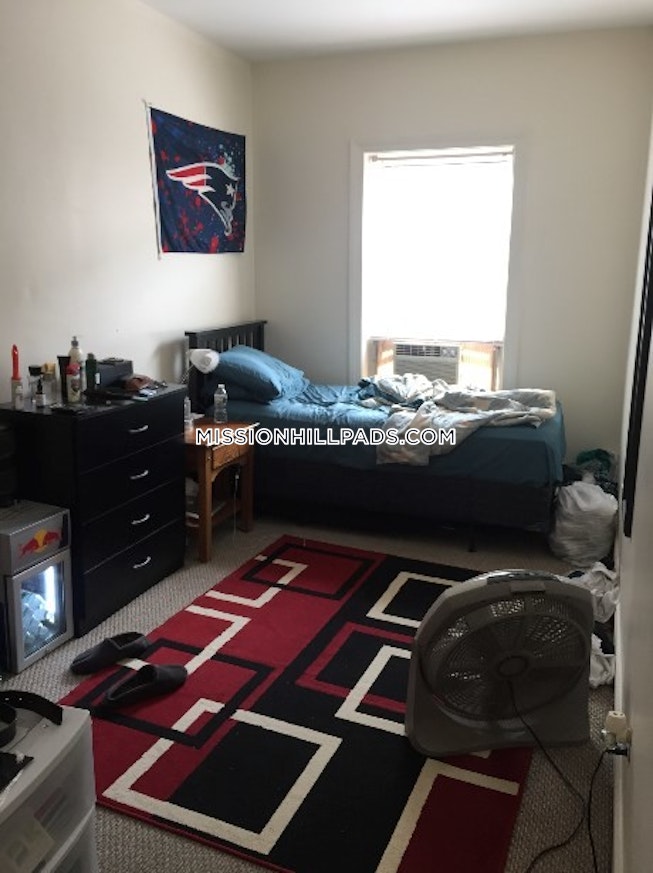 Boston - $3,200 /mo