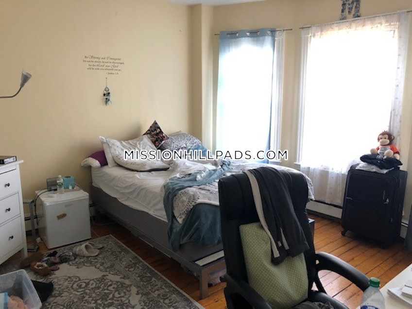 Boston - $3,400 /month