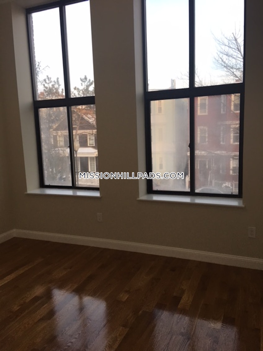 Boston - $2,595 /month