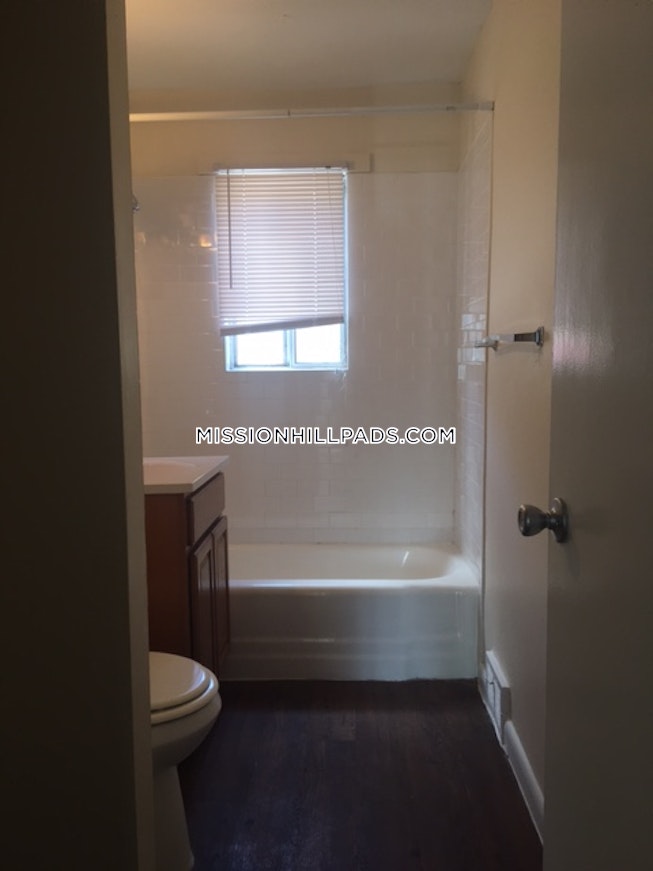 Boston - $2,500 /mo