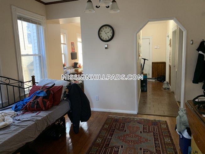 Boston - $2,100 /mo