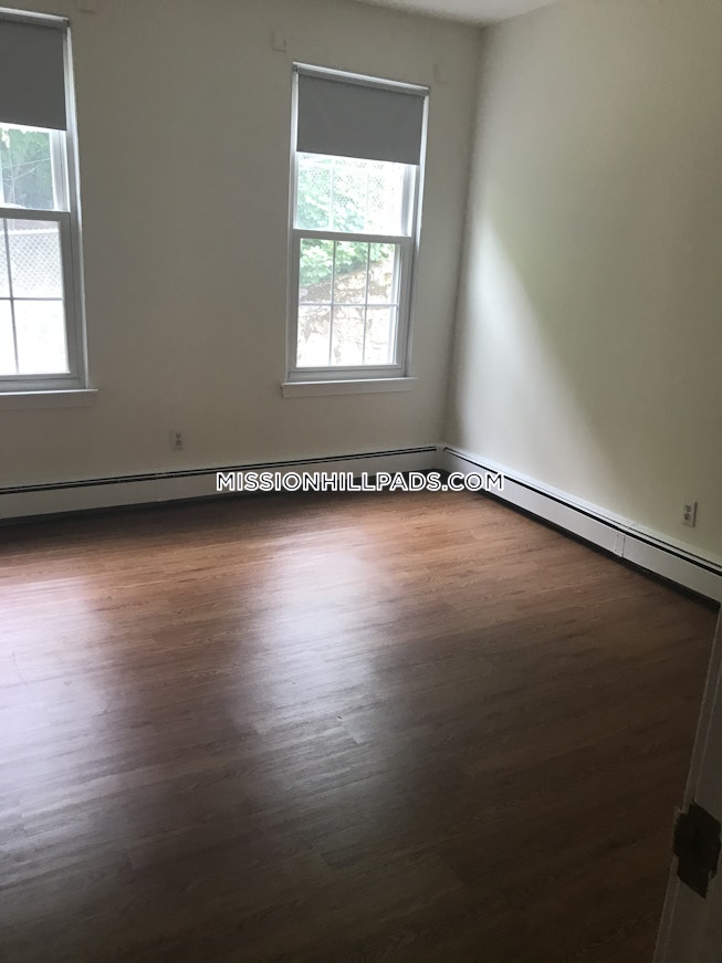 Boston - $2,200 /mo