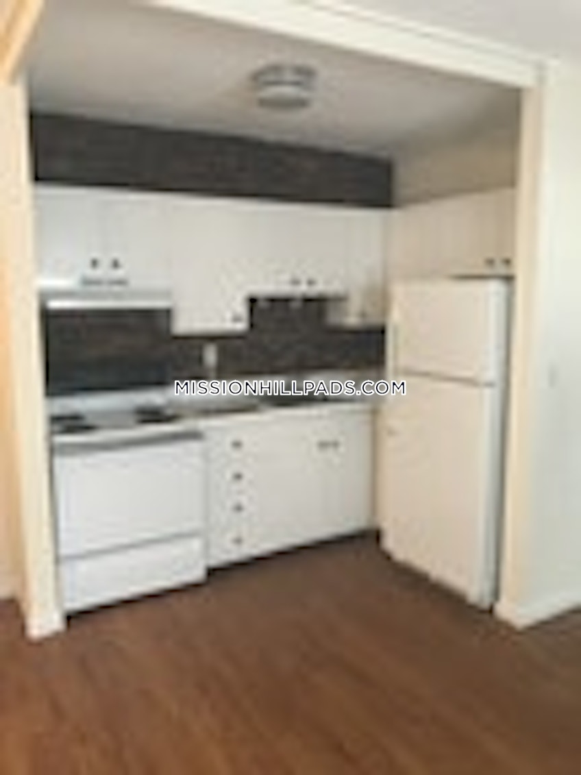 Boston - $2,300 /month