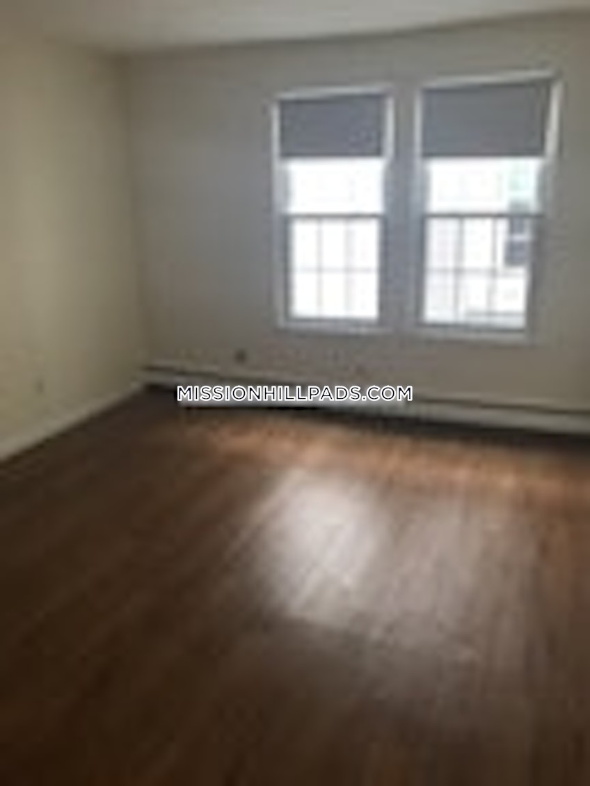 Boston - $2,300 /month