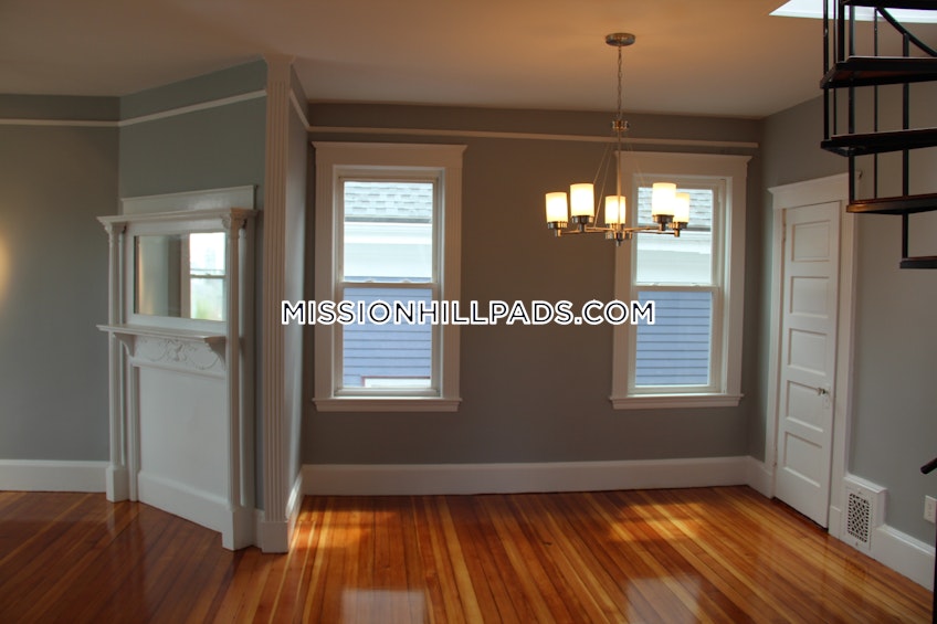 Boston - $2,900 /month