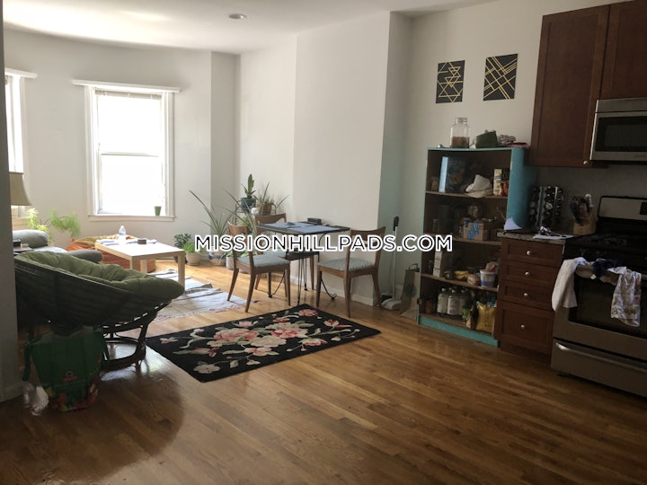 mission-hill-apartment-for-rent-3-bedrooms-1-bath-boston-3750-4630711 