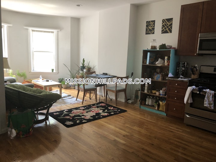 mission-hill-apartment-for-rent-3-bedrooms-1-bath-boston-3750-4560255 