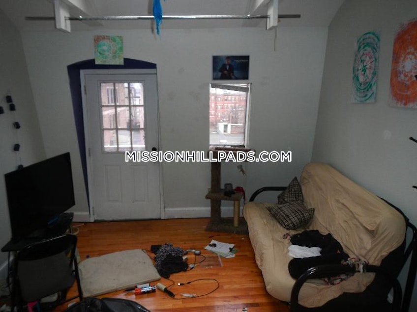 Boston - $2,600 /month