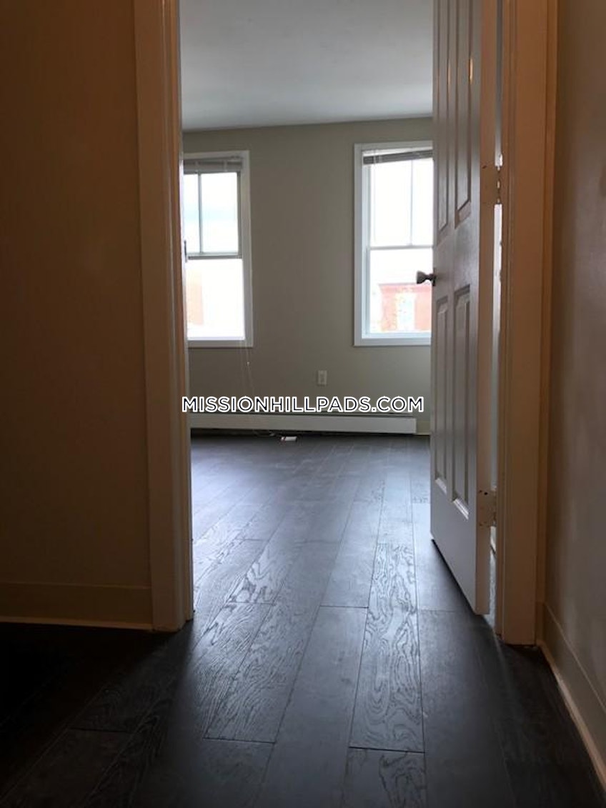 Boston - $4,000 /month