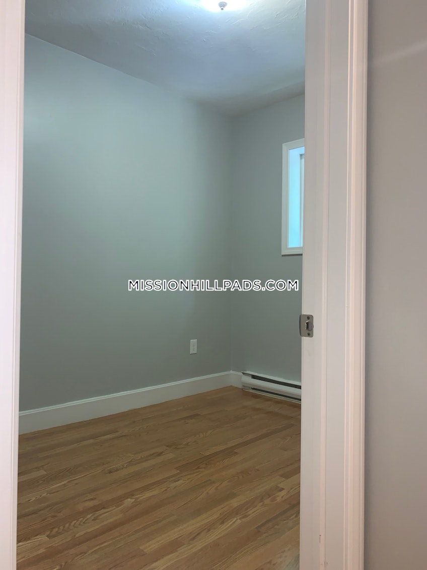 Boston - $2,300 /month