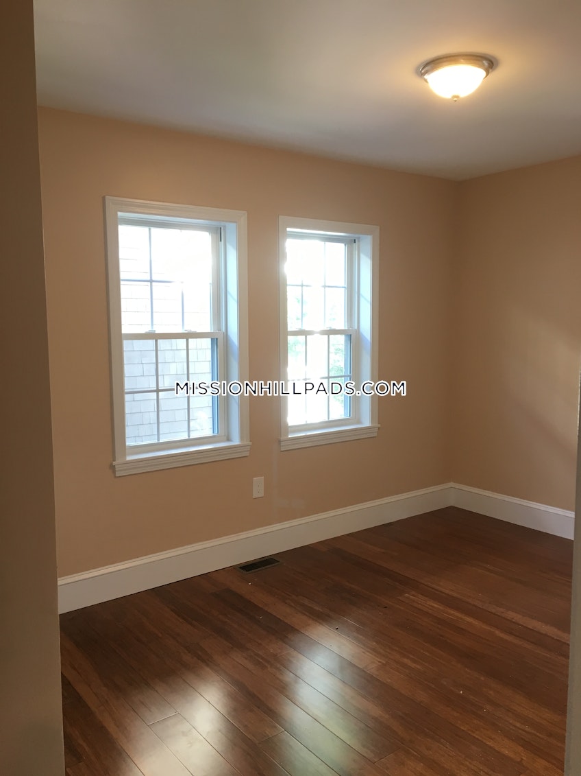 Boston - $2,800 /month