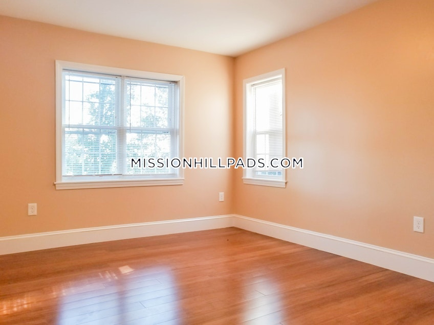 Boston - $2,800 /month