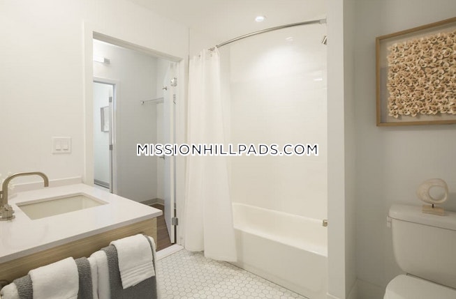 Boston - $3,962 /mo