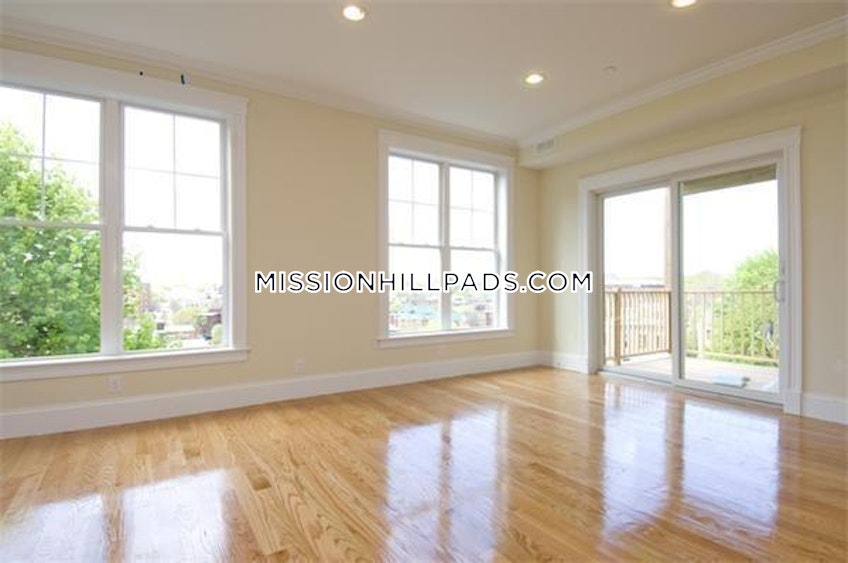 Boston - $3,200 /month