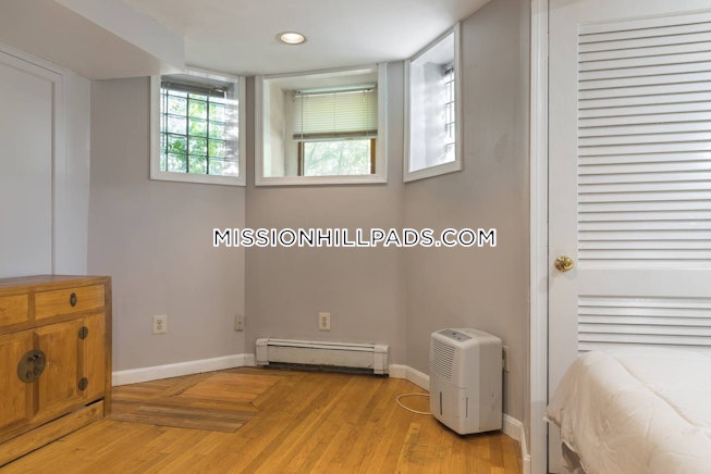 Roxbury Crossing - $4,600 /mo