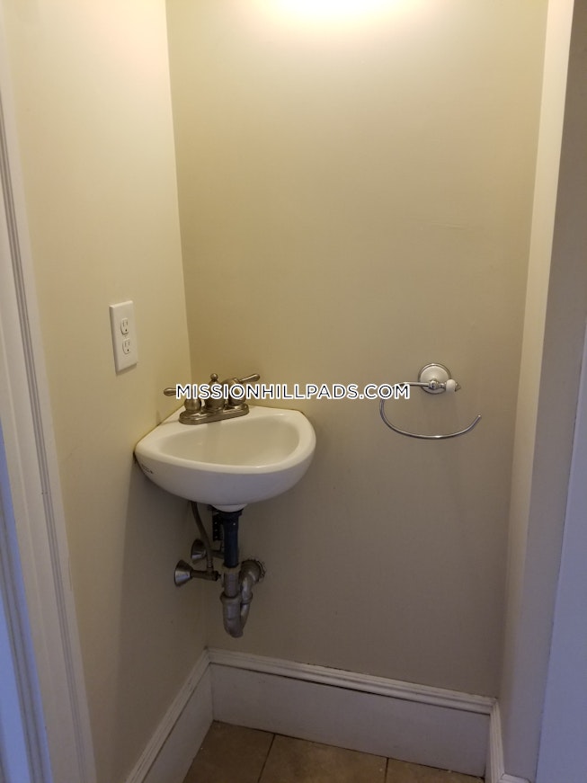 Boston - $5,295 /mo