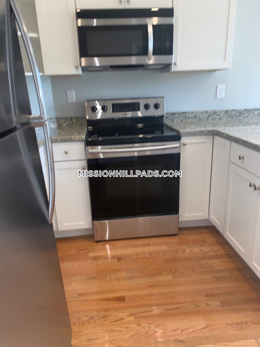 Boston - $2,300 /month