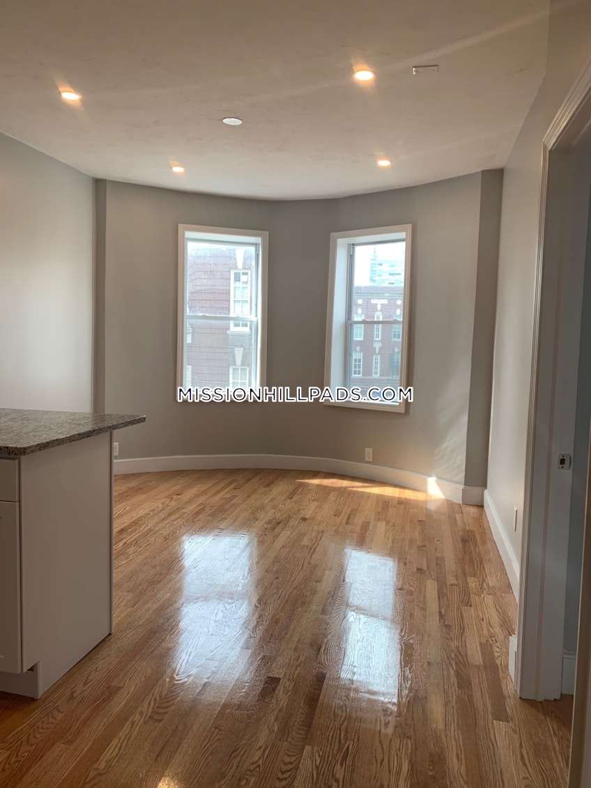 Boston - $2,300 /month