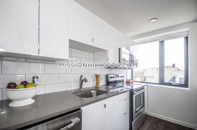 Boston - $2,950 /mo