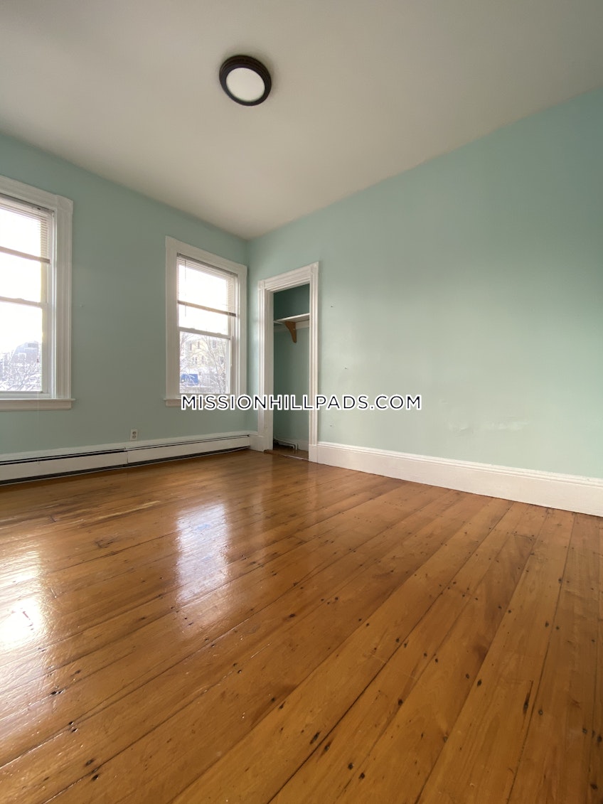 Boston - $4,000 /month