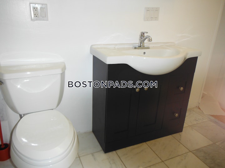 north-end-3-beds-3-baths-boston-8500-4351874 